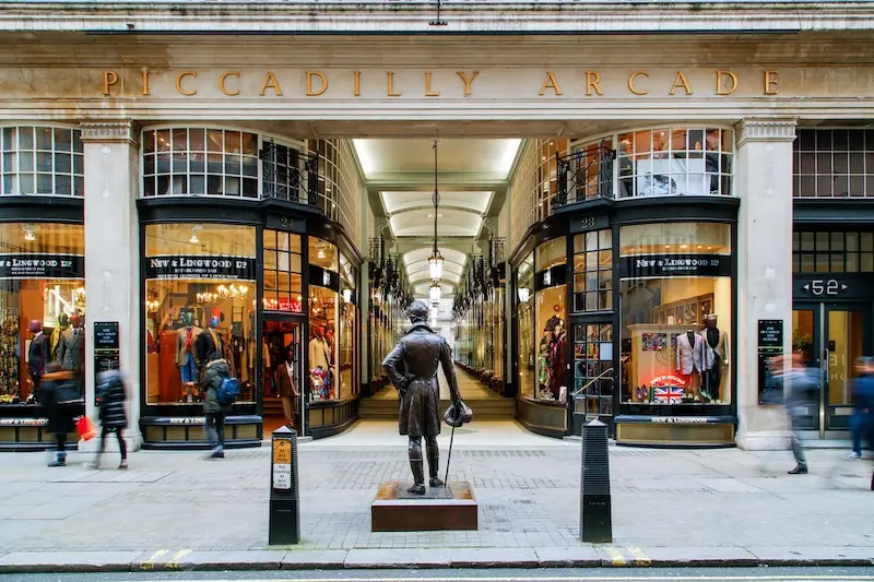 Đến Piccadilly v&agrave; chinh phục c&aacute;c địa điểm hấp dẫn 9