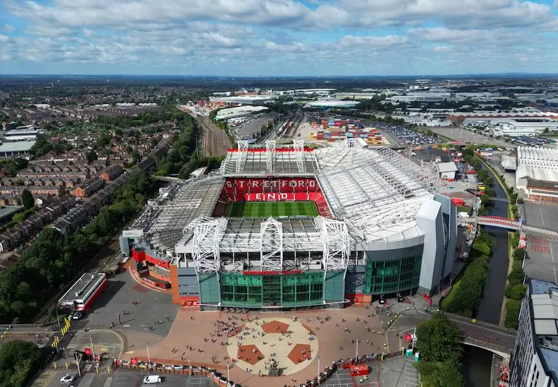 Đến S&acirc;n Old Trafford g&otilde; cửa những giấc mơ 2