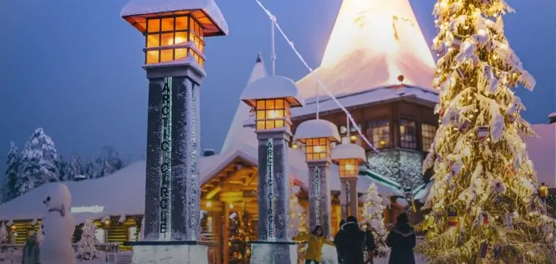 Đ&oacute;n Gi&aacute;ng sinh tại L&agrave;ng &Ocirc;ng gi&agrave; Noel ở Rovaniemi, Phần Lan 5