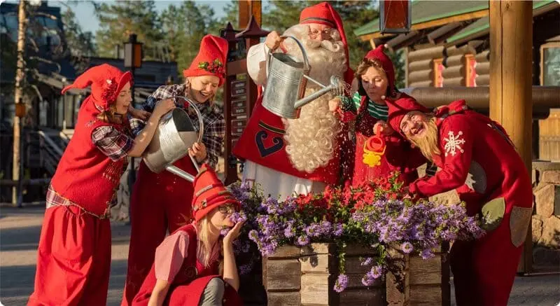 Đ&oacute;n Gi&aacute;ng sinh tại L&agrave;ng &Ocirc;ng gi&agrave; Noel ở Rovaniemi, Phần Lan 4