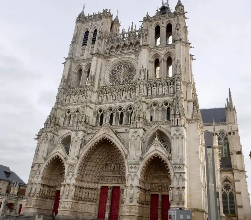 Du lịch Amiens: Kh&aacute;m ph&aacute; vi&ecirc;n ngọc ẩn b&ecirc;n bờ s&ocirc;ng Somme 3