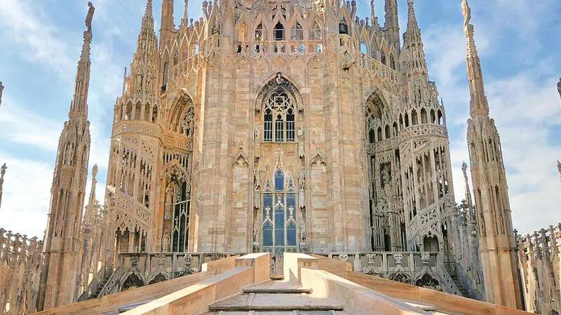 Duomo Di Milano - Th&aacute;nh đường tr&aacute;ng lệ, l&acirc;u đời nhất nước &Yacute; 9