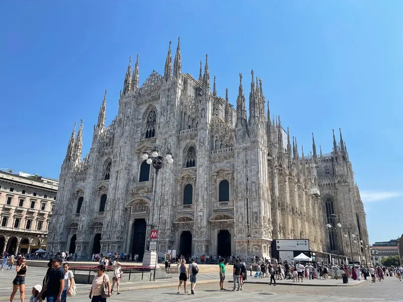 Duomo Di Milano - Th&aacute;nh đường tr&aacute;ng lệ, l&acirc;u đời nhất nước &Yacute; 7