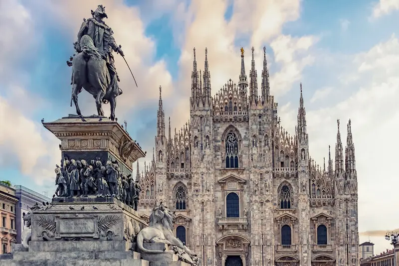 Duomo Di Milano - Th&aacute;nh đường tr&aacute;ng lệ, l&acirc;u đời nhất nước &Yacute; 6