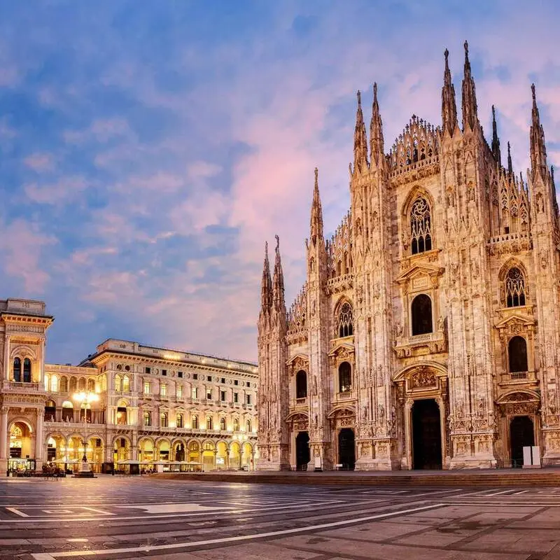 Duomo Di Milano - Th&aacute;nh đường tr&aacute;ng lệ, l&acirc;u đời nhất nước &Yacute; 3