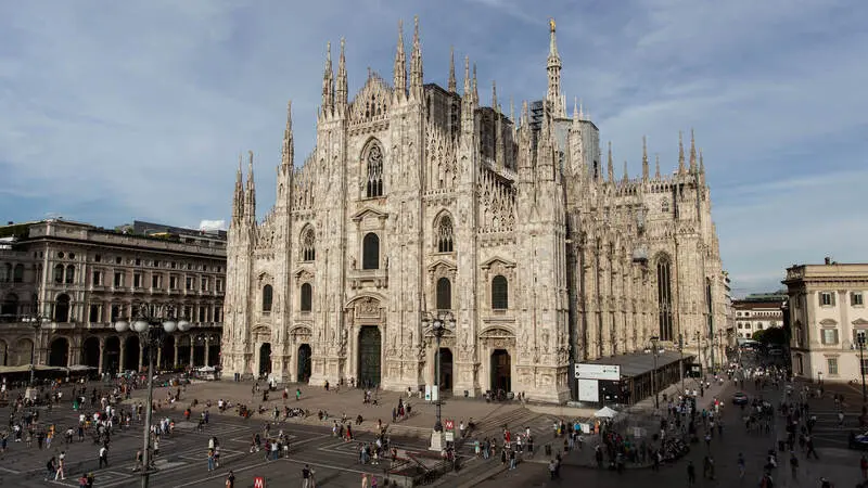 Duomo Di Milano - Th&aacute;nh đường tr&aacute;ng lệ, l&acirc;u đời nhất nước &Yacute; 23