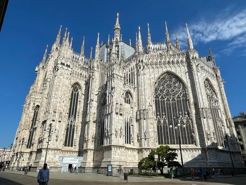 Duomo Di Milano - Th&aacute;nh đường tr&aacute;ng lệ, l&acirc;u đời nhất nước &Yacute; 8