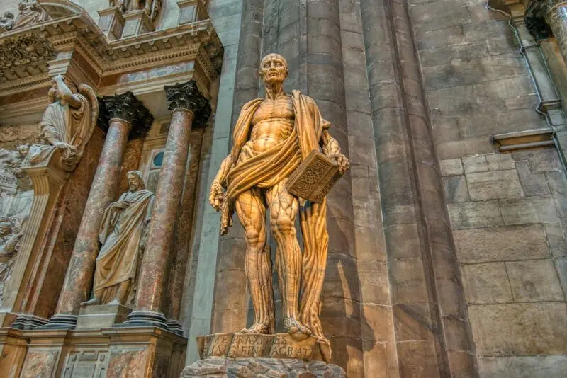 Duomo Di Milano - Th&aacute;nh đường tr&aacute;ng lệ, l&acirc;u đời nhất nước &Yacute; 17