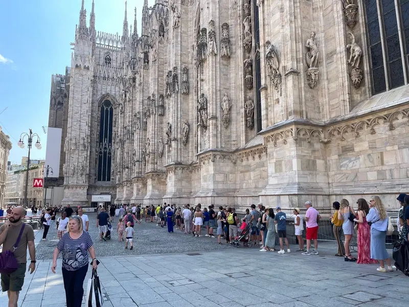 Duomo Di Milano - Th&aacute;nh đường tr&aacute;ng lệ, l&acirc;u đời nhất nước &Yacute; 20