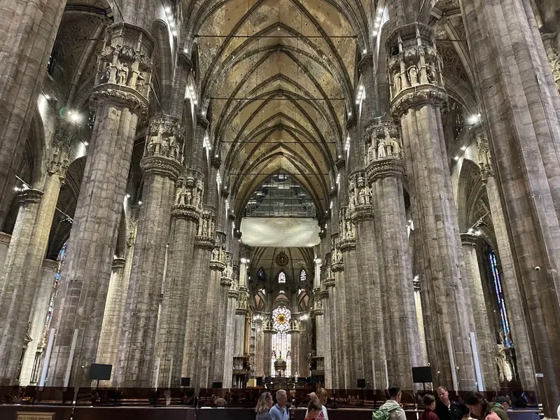 Duomo Di Milano - Th&aacute;nh đường tr&aacute;ng lệ, l&acirc;u đời nhất nước &Yacute; 14