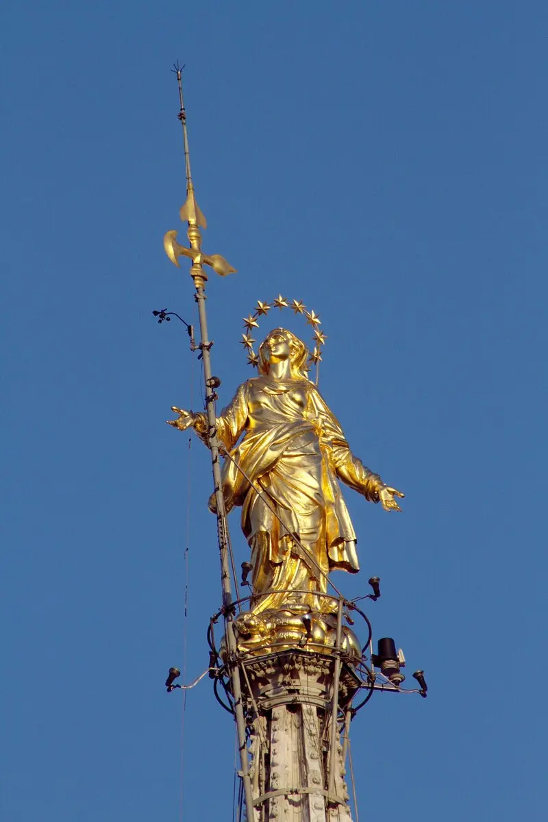 Duomo Di Milano - Th&aacute;nh đường tr&aacute;ng lệ, l&acirc;u đời nhất nước &Yacute; 13