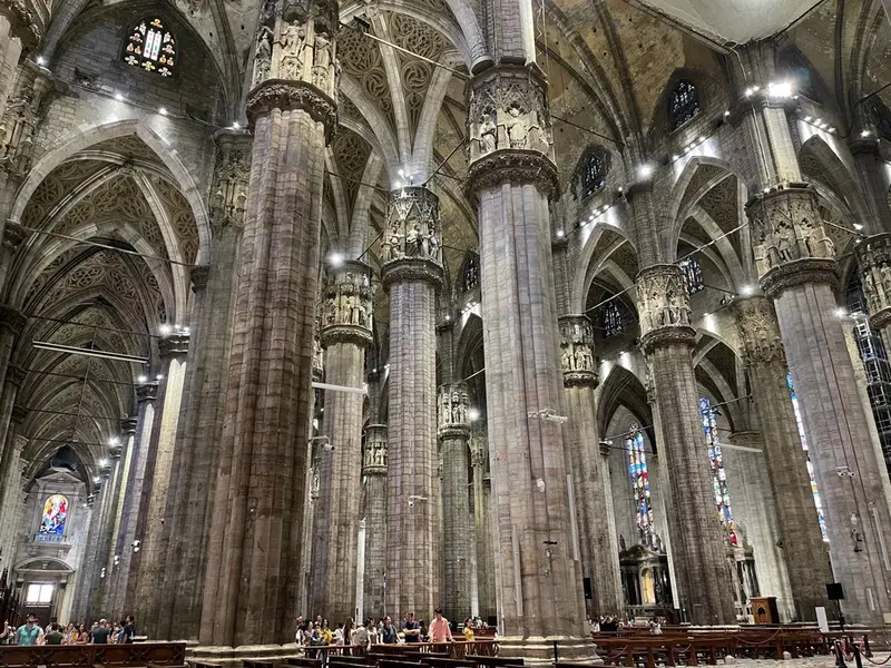 Duomo Di Milano - Th&aacute;nh đường tr&aacute;ng lệ, l&acirc;u đời nhất nước &Yacute; 16