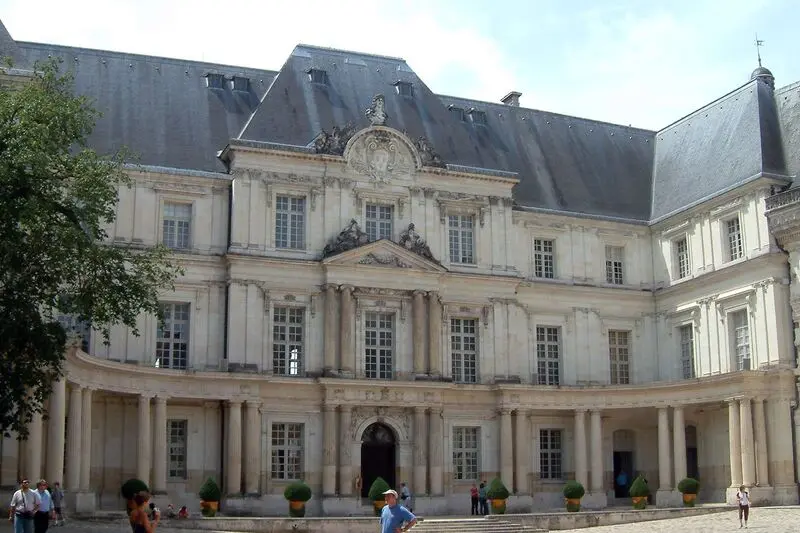 Gh&eacute; thăm l&acirc;u đ&agrave;i Blois tuyệt đẹp của thung lũng s&ocirc;ng Loire 10
