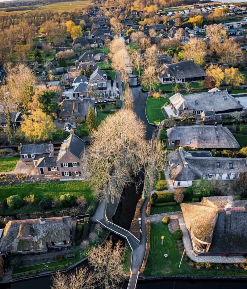 Giethoorn, ng&ocirc;i l&agrave;ng y&ecirc;n b&igrave;nh tựa chỉ c&oacute; trong cổ t&iacute;ch 2