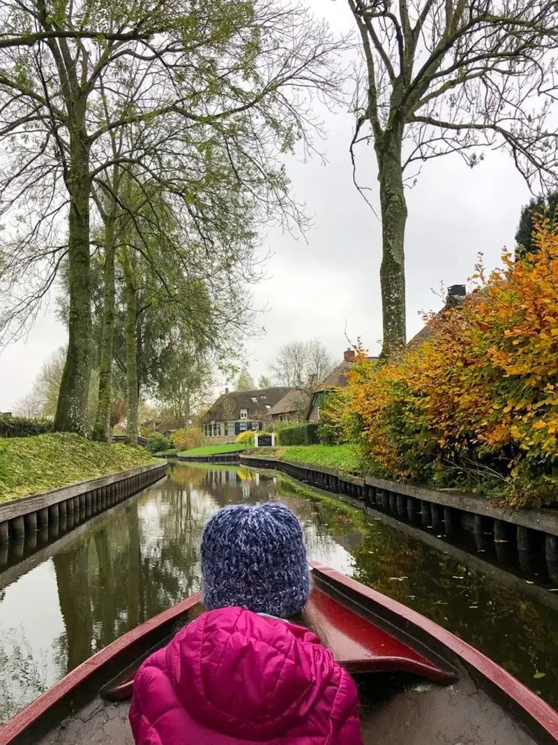 Giethoorn, ng&ocirc;i l&agrave;ng y&ecirc;n b&igrave;nh tựa chỉ c&oacute; trong cổ t&iacute;ch 4