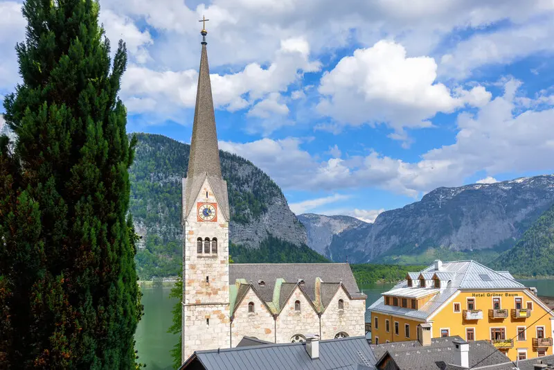 Hallstatt, thị trấn ven hồ đẹp nhất thế giới tại &Aacute;o 9