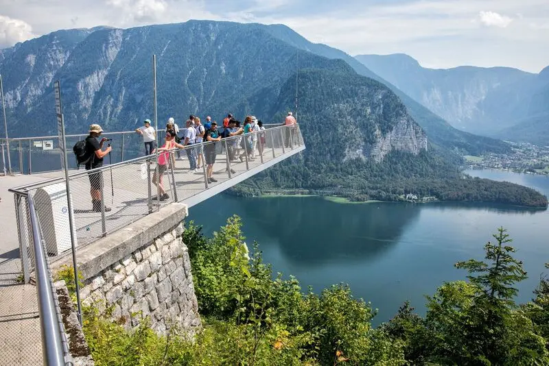Hallstatt, thị trấn ven hồ đẹp nhất thế giới tại &Aacute;o 13