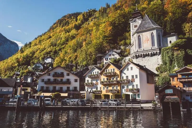 Hallstatt, thị trấn ven hồ đẹp nhất thế giới tại &Aacute;o 16