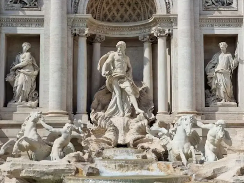 Kh&aacute;m ph&aacute; đ&agrave;i phun nước Trevi, v&ograve;ng tr&ograve;n ước nguyện tại Rome 10