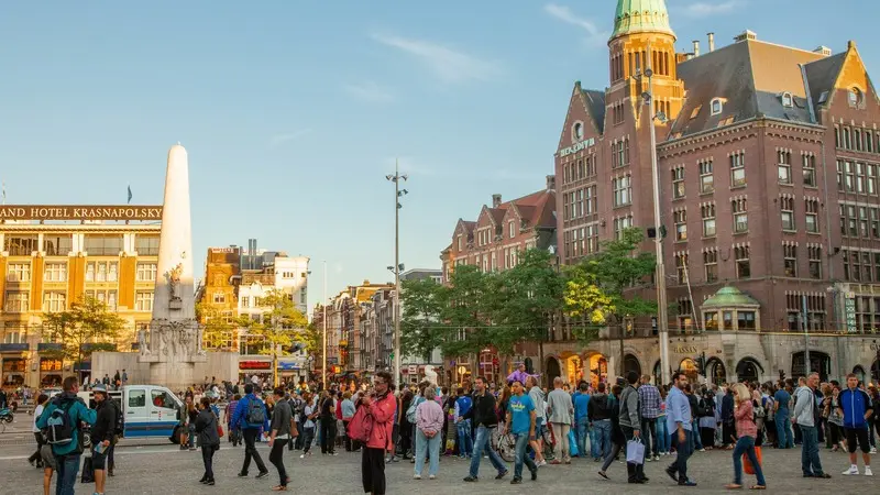 Kh&aacute;m ph&aacute; Dam Square, quảng trường nổi tiếng bậc nhất H&agrave; Lan 4