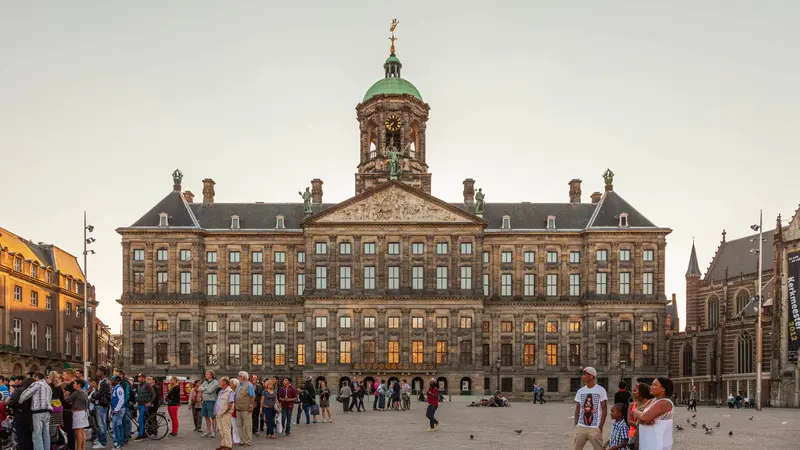 Kh&aacute;m ph&aacute; Dam Square, quảng trường nổi tiếng bậc nhất H&agrave; Lan 5