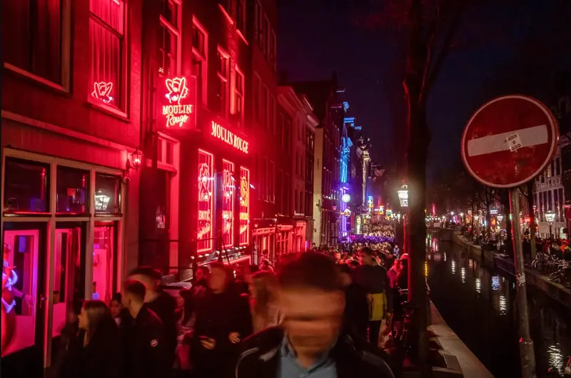 Kh&aacute;m ph&aacute; Dam Square, quảng trường nổi tiếng bậc nhất H&agrave; Lan 10