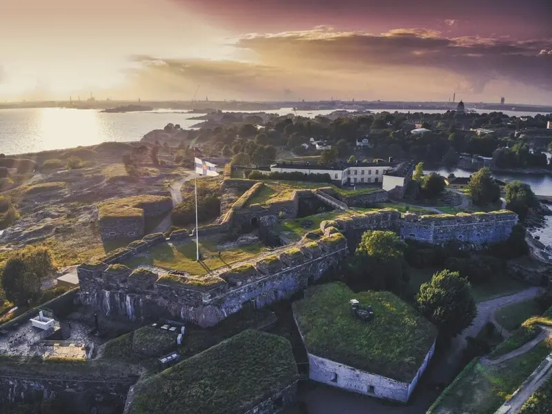Kh&aacute;m ph&aacute; ph&aacute;o đ&agrave;i Suomenlinna: Di sản giữa l&ograve;ng biển Baltic 2
