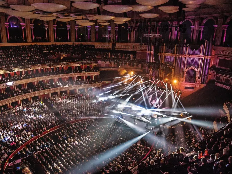 Kh&aacute;m ph&aacute; Royal Albert Hall với kiến tr&uacute;c ấn tượng tại London 5
