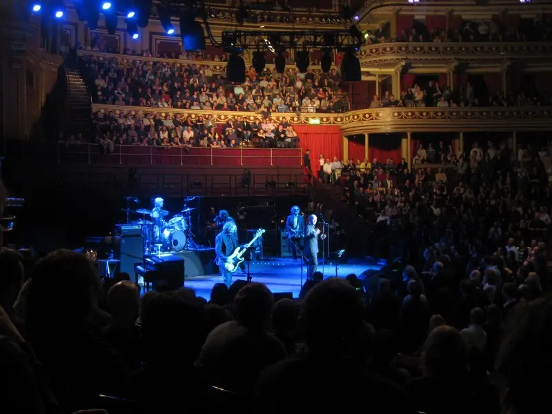 Kh&aacute;m ph&aacute; Royal Albert Hall với kiến tr&uacute;c ấn tượng tại London 6
