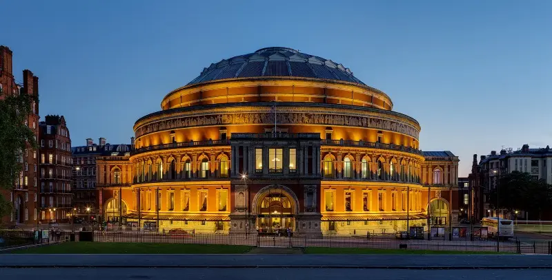 Kh&aacute;m ph&aacute; Royal Albert Hall với kiến tr&uacute;c ấn tượng tại London 2