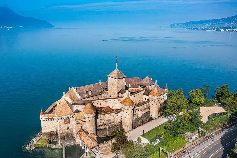 L&acirc;u đ&agrave;i Chillon cổ t&iacute;ch, b&aacute;u vật lịch sử của Thụy Sĩ 7