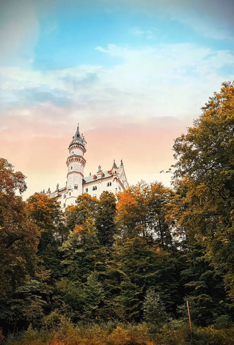 L&acirc;u đ&agrave;i Neuschwanstein: Xứ sở cổ t&iacute;ch x&acirc;y bởi vị &ldquo;Vua Đi&ecirc;n&rdquo; 12