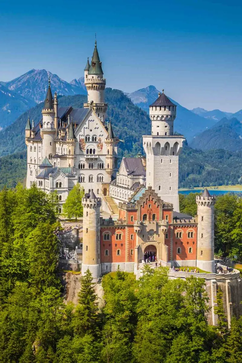 L&acirc;u đ&agrave;i Neuschwanstein: Xứ sở cổ t&iacute;ch x&acirc;y bởi vị &ldquo;Vua Đi&ecirc;n&rdquo; 13