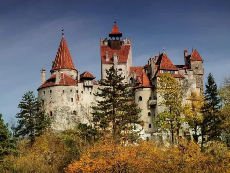 L&acirc;u đ&agrave;i Peles, biểu tượng về vẻ đẹp của xứ Romania 12
