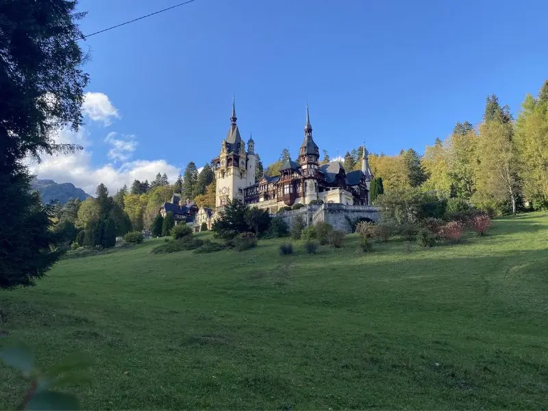L&acirc;u đ&agrave;i Peles, biểu tượng về vẻ đẹp của xứ Romania 4