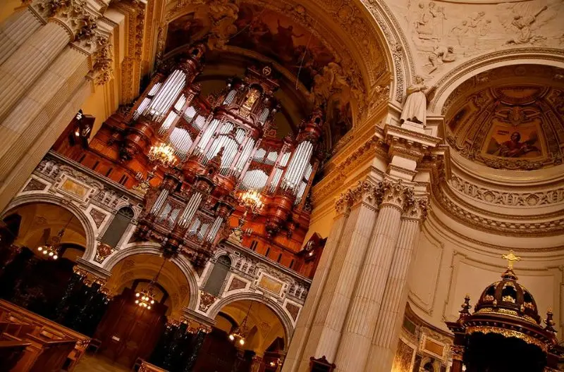 Lộng lẫy vẻ đẹp nh&agrave; thờ ch&iacute;nh t&ograve;a Berliner Dom tại thủ đ&ocirc; Berlin 6