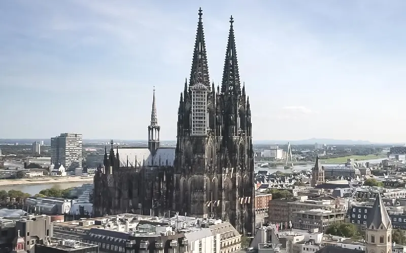 Nh&agrave; thờ Cologne: Biểu tượng kiến tr&uacute;c Gothic của nước Đức 5