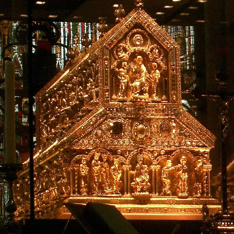 Nh&agrave; thờ Cologne: Biểu tượng kiến tr&uacute;c Gothic của nước Đức 8