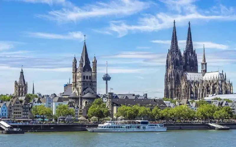 Nh&agrave; thờ Cologne: Biểu tượng kiến tr&uacute;c Gothic của nước Đức 3