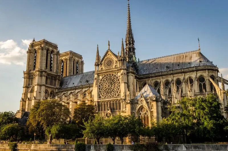 Nh&agrave; thờ Đức B&agrave; Paris, kiệt t&aacute;c kiến tr&uacute;c b&ecirc;n bờ s&ocirc;ng Seine 2