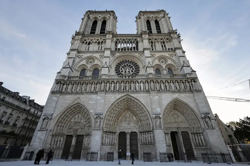 Nh&agrave; thờ Đức B&agrave; Paris, kiệt t&aacute;c kiến tr&uacute;c b&ecirc;n bờ s&ocirc;ng Seine 12