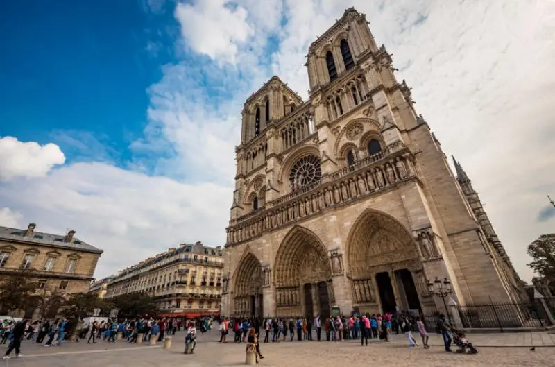 Nh&agrave; thờ Đức B&agrave; Paris, kiệt t&aacute;c kiến tr&uacute;c b&ecirc;n bờ s&ocirc;ng Seine 20