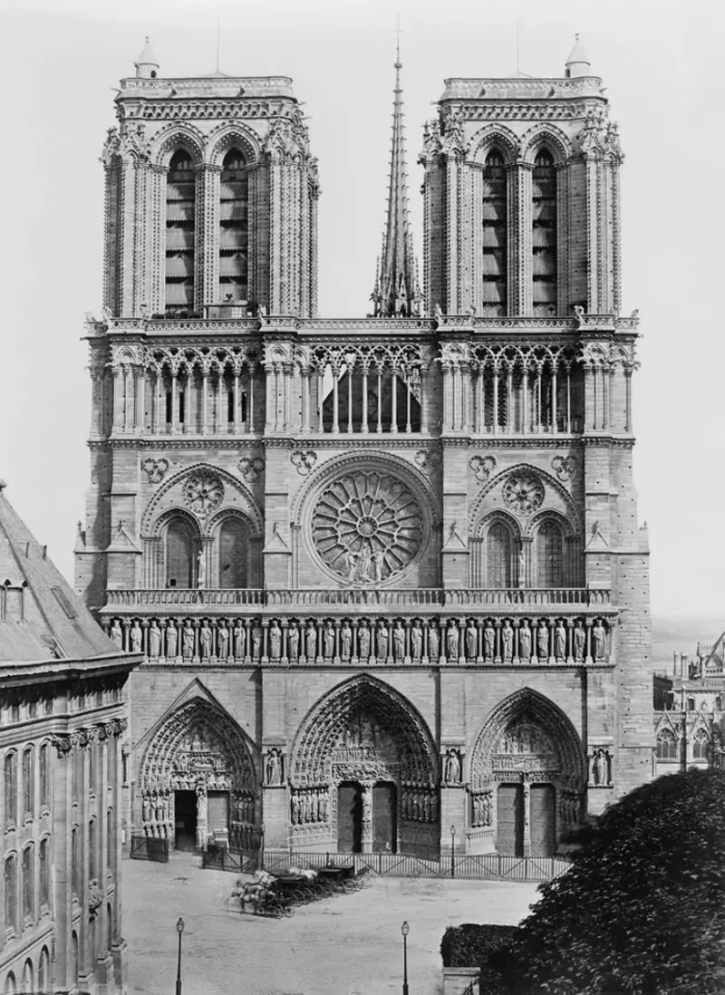 Nh&agrave; thờ Đức B&agrave; Paris, kiệt t&aacute;c kiến tr&uacute;c b&ecirc;n bờ s&ocirc;ng Seine 5