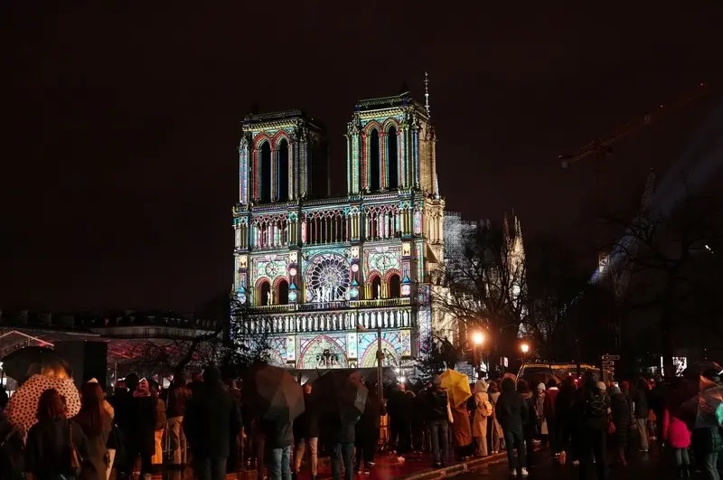 Nh&agrave; thờ Đức B&agrave; Paris, kiệt t&aacute;c kiến tr&uacute;c b&ecirc;n bờ s&ocirc;ng Seine 25