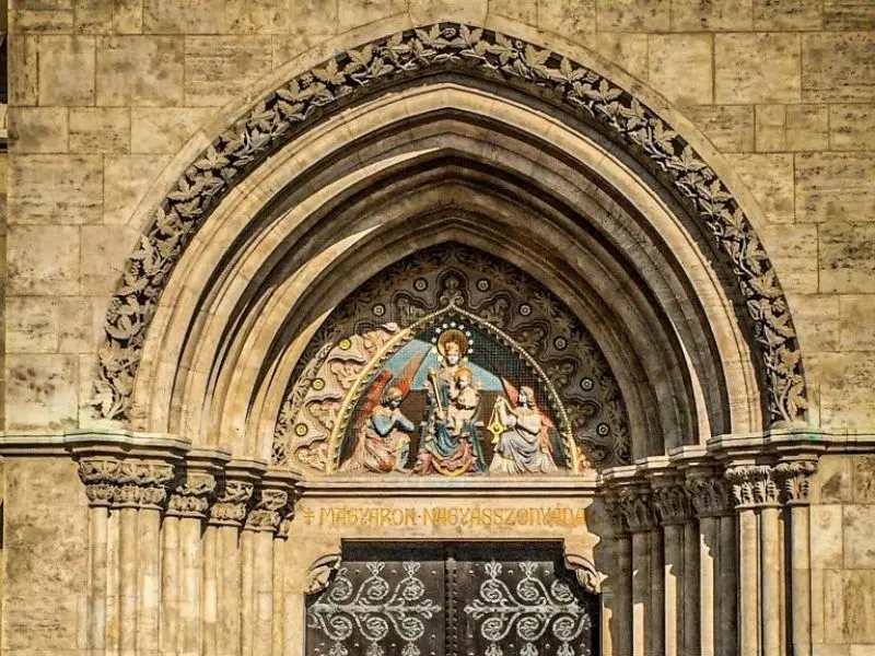 Nh&agrave; thờ Matthias: H&agrave;nh tr&igrave;nh kh&aacute;m ph&aacute; di sản lịch sử của Budapest 7