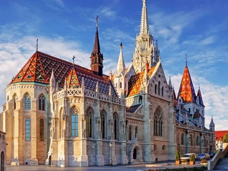 Nh&agrave; thờ Matthias: H&agrave;nh tr&igrave;nh kh&aacute;m ph&aacute; di sản lịch sử của Budapest 4
