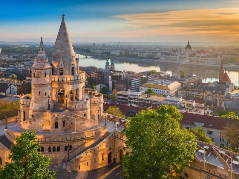 Nh&agrave; thờ Matthias: H&agrave;nh tr&igrave;nh kh&aacute;m ph&aacute; di sản lịch sử của Budapest 2
