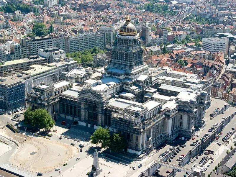 Palais de Justice: T&ograve;a nh&agrave; ph&aacute;p l&yacute; đồ sộ bậc nhất thế kỷ XIX tại Bỉ 3