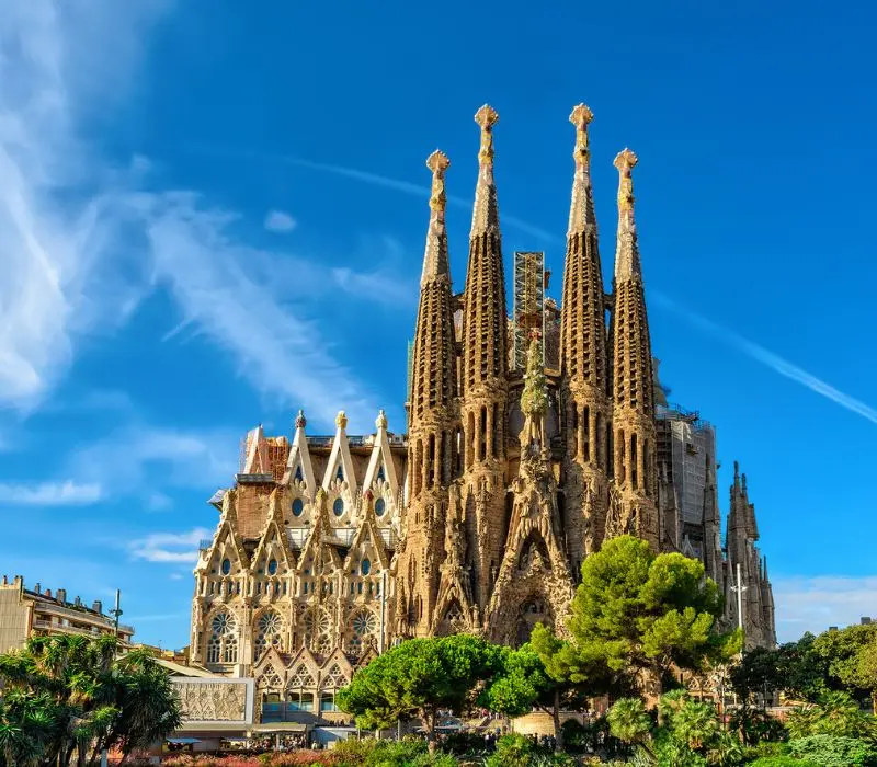 Phố đi bộ La Rambla: Tr&aacute;i tim s&ocirc;i động của Barcelona 7