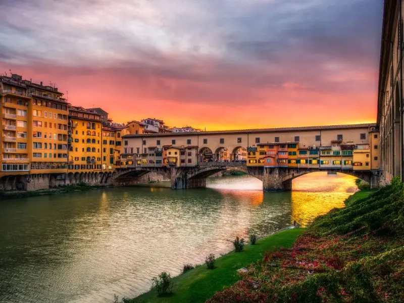 Ponte Vecchio: Cầu đ&aacute; v&ograve;m cổ nhất ch&acirc;u &Acirc;u v&agrave; những điều &iacute;t ai biết 2